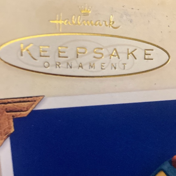 Hallmark Keepsake Hockey Thrills ornament - Picture 3 of 7